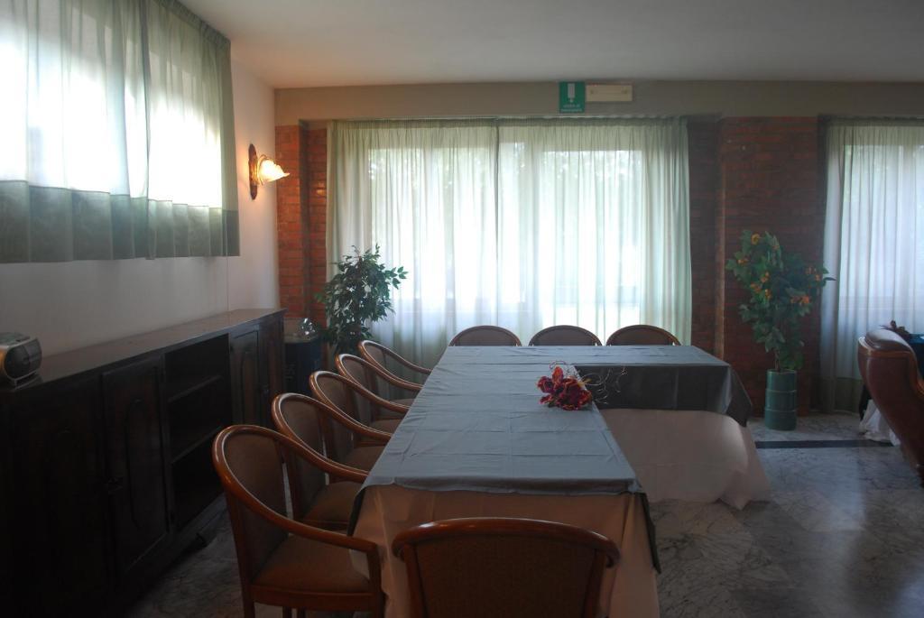 Albergo Smeraldo Castelnuovo Magra Exterior photo