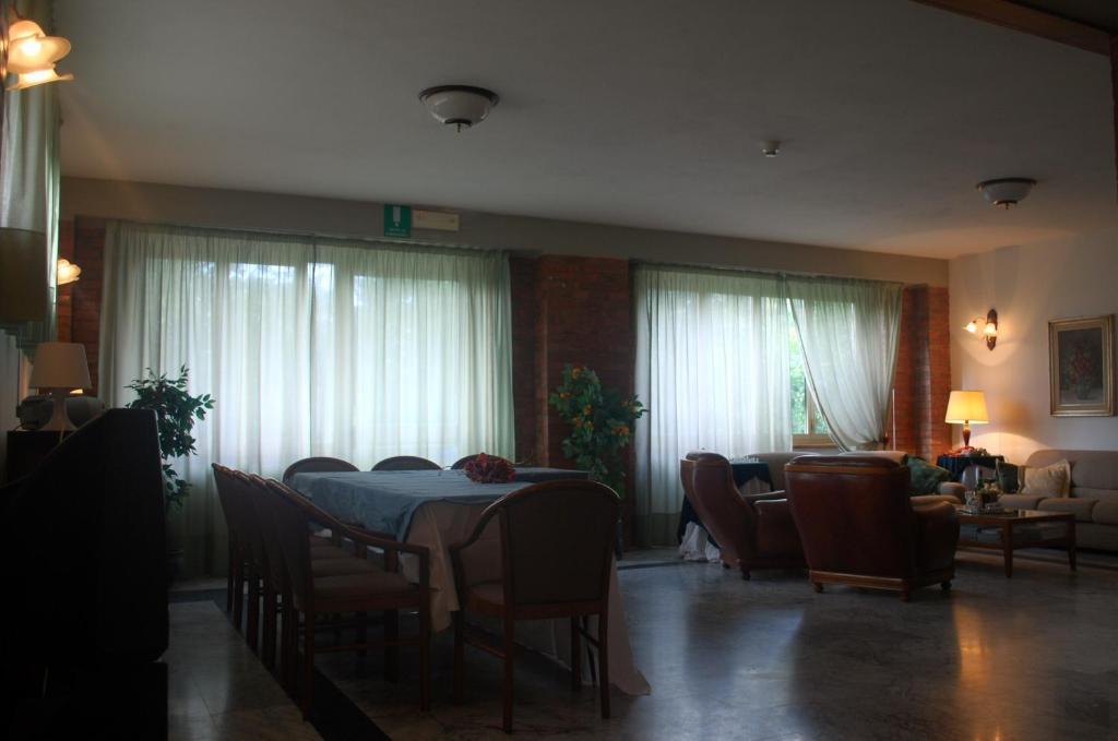Albergo Smeraldo Castelnuovo Magra Exterior photo