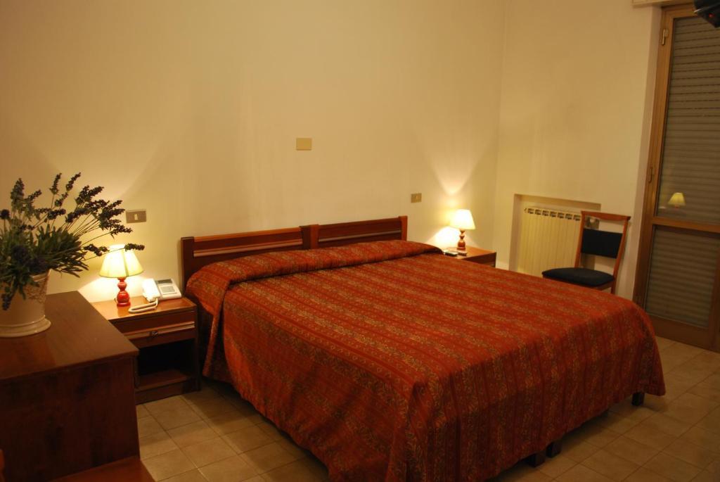 Albergo Smeraldo Castelnuovo Magra Exterior photo