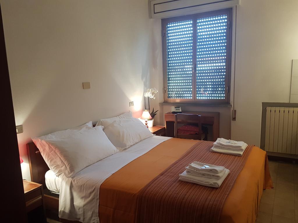 Albergo Smeraldo Castelnuovo Magra Exterior photo