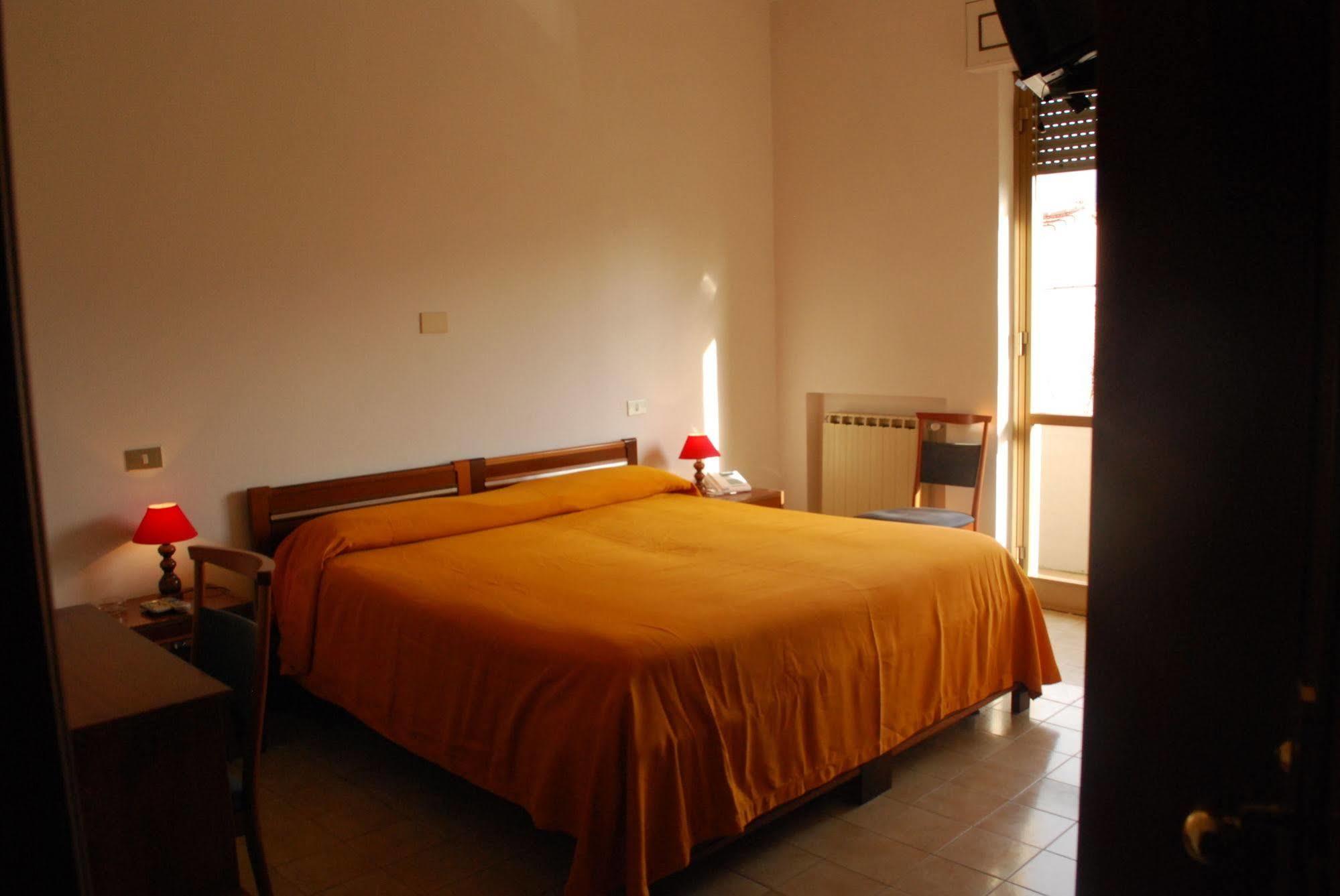Albergo Smeraldo Castelnuovo Magra Exterior photo