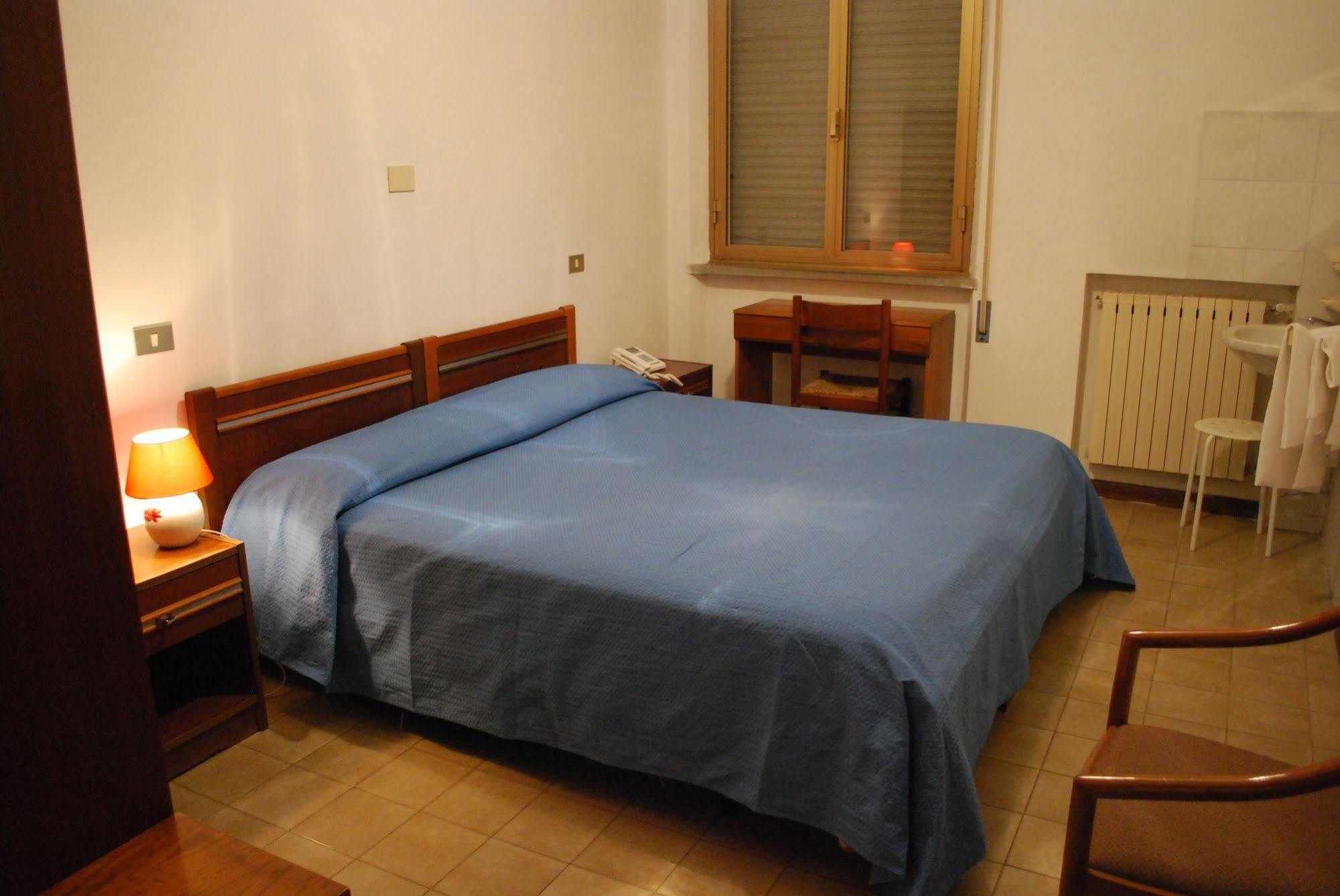 Albergo Smeraldo Castelnuovo Magra Exterior photo